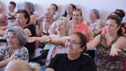 Konak’ta kahkaha yogası