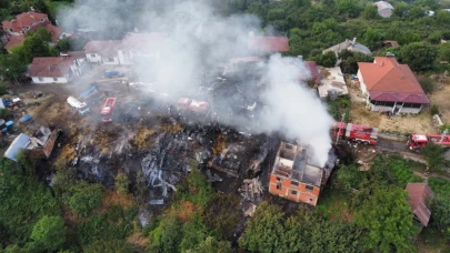 Köy alevlere teslim oldu: Felaketin izleri gün ağarınca ortaya çıktı