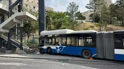 Ankara'da belediye otobüsünün karıştığı zincirleme kazada 26 kişi yaralandı