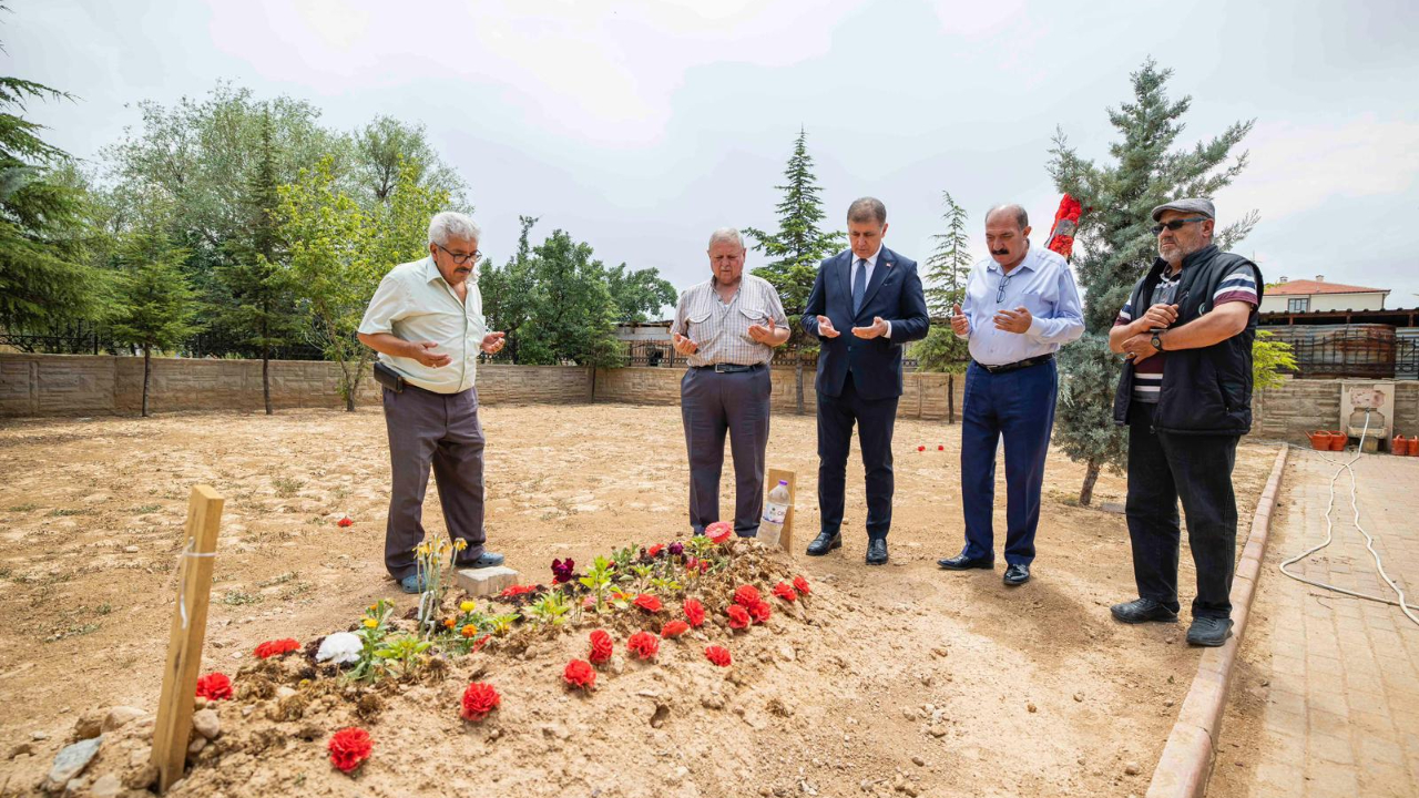 Başkan Tugay yangın şehidi İbrahim Demir’in ailesini ziyaret etti