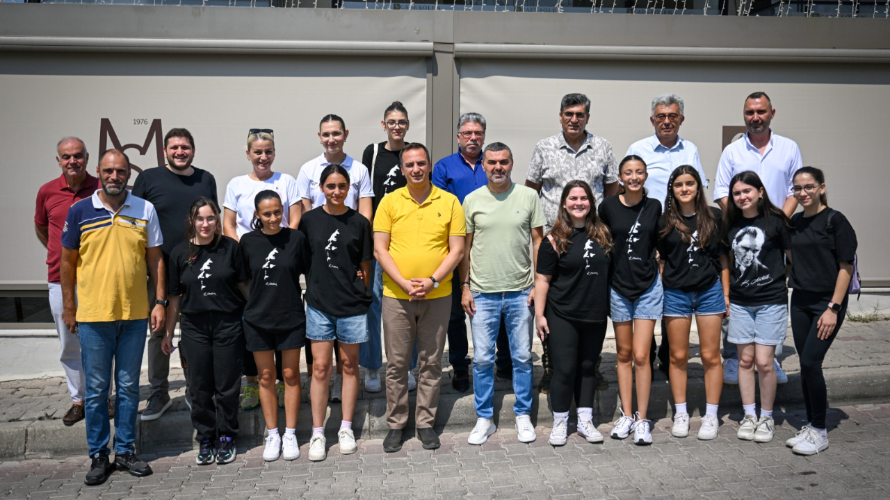 Bornova’nın sultanları set vermeden zirvede