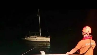 Çanakkale Boğazı'nda sürüklenen tekne kurtarıldı