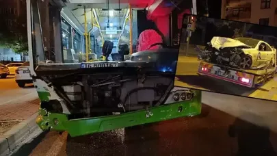 Bursa’da otomobil ile halk otobüsü çarpıştı: 7 yaralı