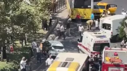 Beyoğlu'nda 9 aracın karıştığı zincirleme kaza; yaralılar var