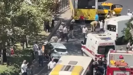 Beyoğlu'nda 9 aracın karıştığı zincirleme kaza; yaralılar var