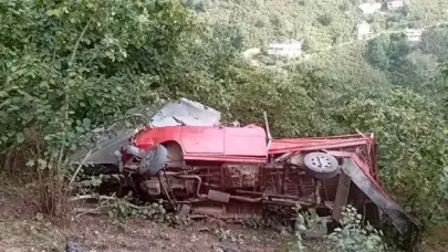 Tarım işçilerini taşıyan kamyonet şarampole yuvarlandı