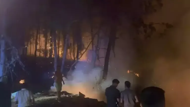 Antalya'da 2 orman yangını sürüyor; 1'i kontrol altında