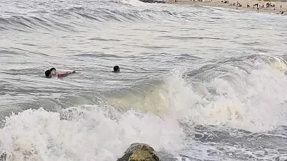 Arnavutköy’de deniz yasağına rağmen boğulma tehlikesi geçirdiler