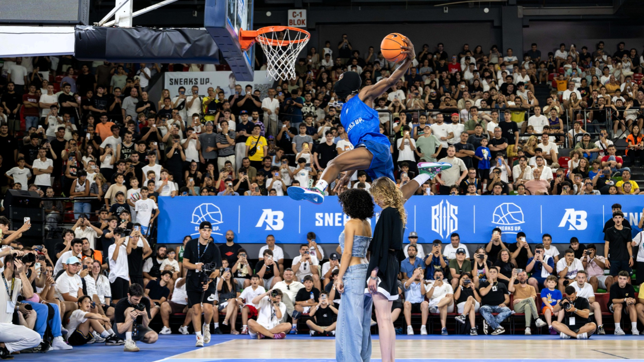 BHS smaç gösterisi İzmir'de basketbol şöleni yaşattı