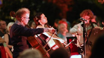 MAV Cello Ensemble, Zeytin Altında yaz esintisi yaşattı
