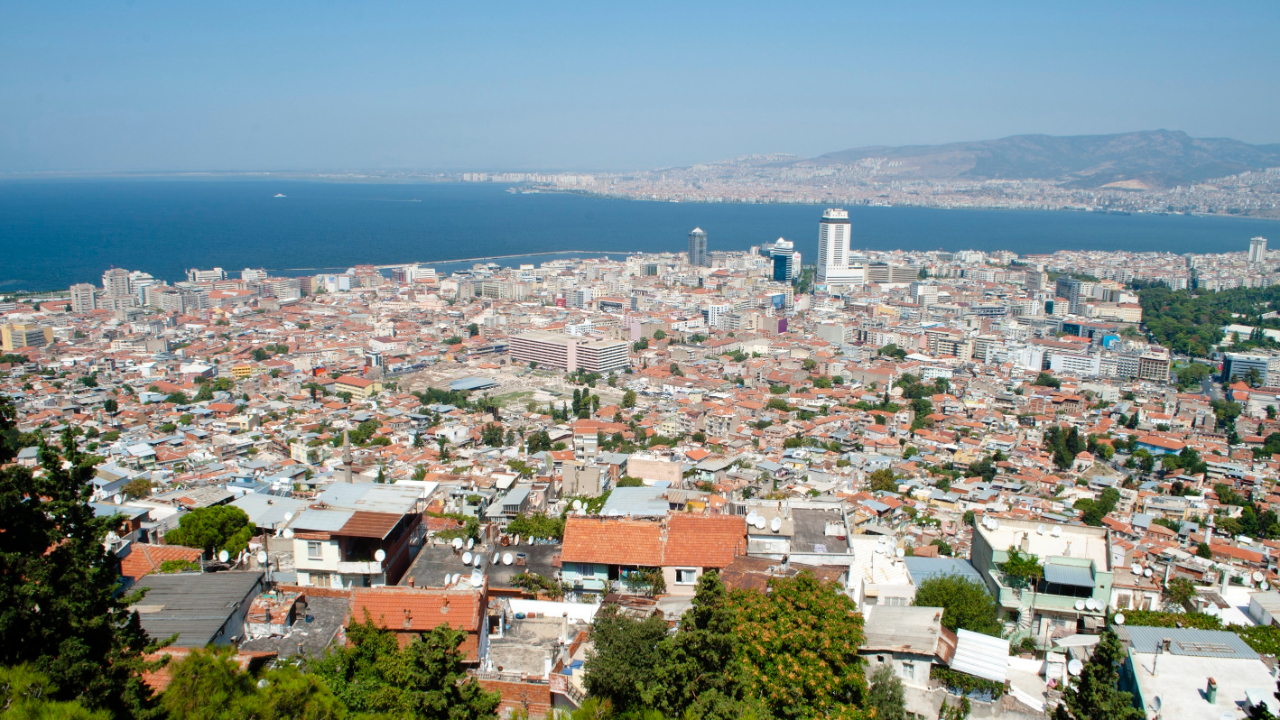 İzmir'de vatandaşlar konut alımı için 20 yaş üzeri dairelere yöneliyor