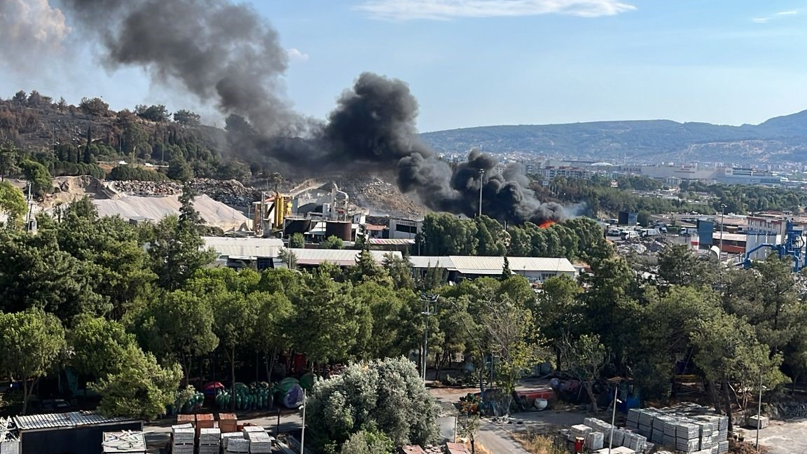 İzmir'de katı atık merkezinde yangın paniği