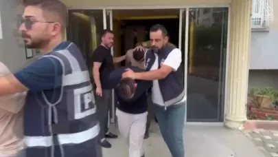 Adana’da film gibi uyuşturucu operasyonu: Kaçarken polis aracına çarptı