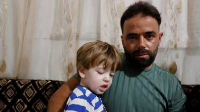 Attan beklenmedik hareket: Babasının kucağındaki çocuğu ısırarak alıp havaya fırlattı