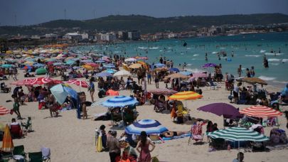 Çeşme Belediyesi plajları bir kez daha Mavi Bayrak kazandı
