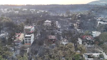 Çanakkale’de yanan villalar sabahın ilk ışıklarıyla görüntülendi