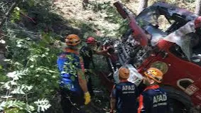 Orman yangınına giden arazöz uçuruma yuvarlandı; 1 şehit, 5 yaralı