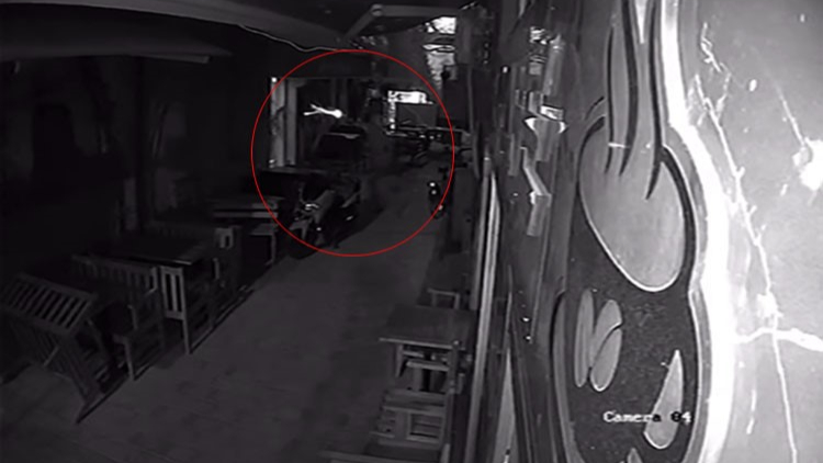 İzmir'de gazete binasına silahlı saldırı