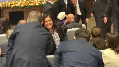 Özlem Çerçioğlu'ndan AK Parti saflarında ilk fotoğraf