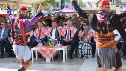 Urla’nın 2 bin 600 yıllık Bağ Bozumu Şenliği başladı