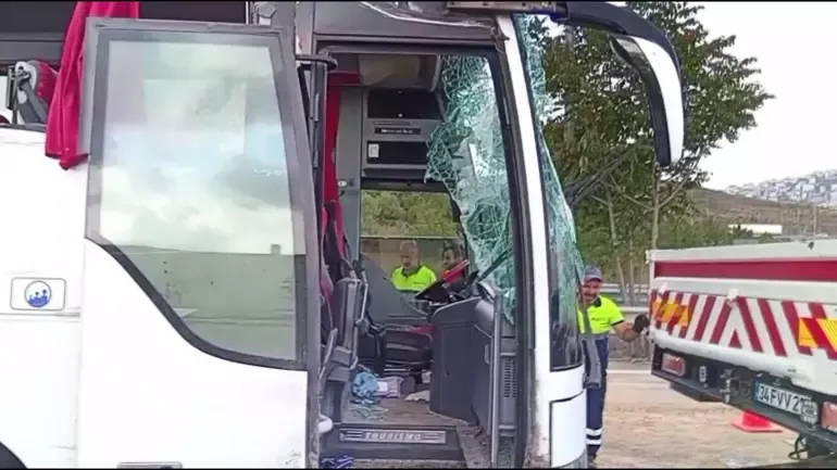 Kuzey Marmara Otoyolu'nda yolcu otobüsü devrildi