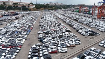 Haydarpaşa Limanı'nda binlerce ithal sıfır araç havadan görüntülendi