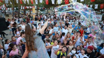 Bayraklı Sokak Festivali’nde çocuklar doyasıya eğlendi