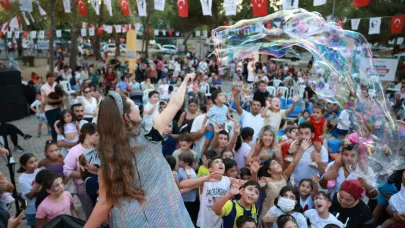 Bayraklı Sokak Festivali’nde çocuklar doyasıya eğlendi