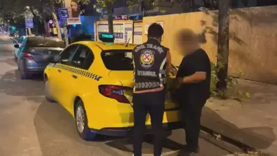 Drift yaparak anne ve çocuklarının üzerine araç süren taksicinin ehliyetine el konuldu