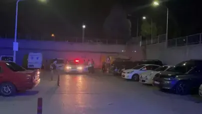 Hastane eczanesinde boşanma aşamasındaki eşini silahla vurdu