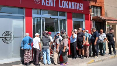 Bir ekmek 15 lira, Buca’da 4 çeşit yemek 50 lira