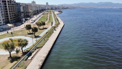 İzmir Körfezi’nin kokusu vatandaşı bezdirdi