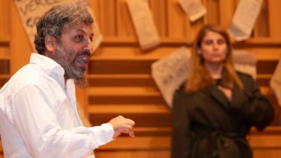 Defne'de tiyatro salonu istiyoruz