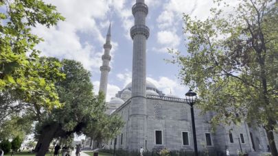 Tarihi Süleymaniye Camii’nde hırsızlık