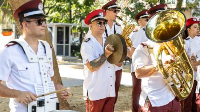 Karşıyaka Belediye Bandosu’ndan sokak konserleri