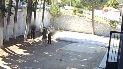 Belediye Başkanı, taş döşemek istemeyen zabıtaları sopayla dövdü