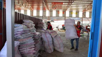 Deprem şehri Kahramanmaraş’ta esnaf, bin adet yorgan bağışı yaptı