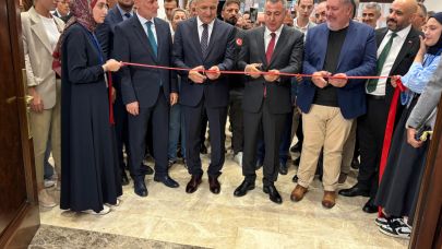 Kutsal emanetler İzmir'de ziyarete açıldı