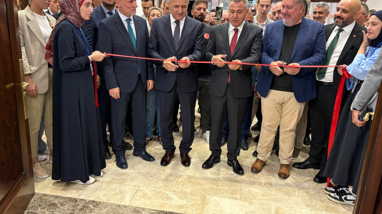 Kutsal emanetler İzmir'de ziyarete açıldı