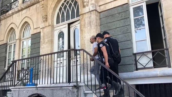 İzmir'de yunuslardan firari avı