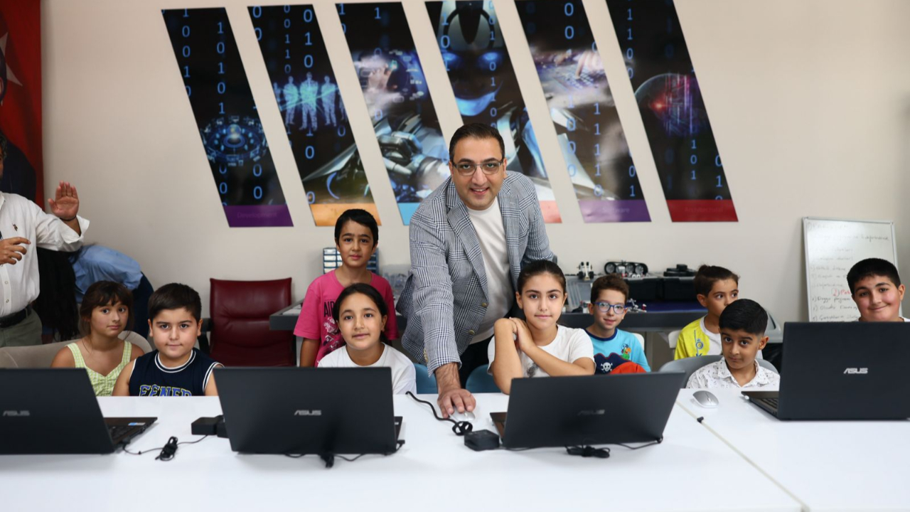 Yiğit, Robotik Kodlama Kursu öğrencileriyle buluştu