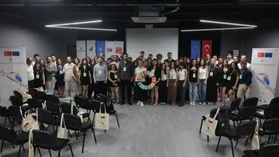 Gençler iklim eylemi için Konak’ta zirve yaptı