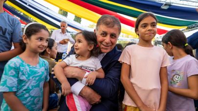 Başkan Tugay’dan çocuklara özel ilgi