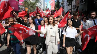 Yılmaz Özdil ve Korcan Karar Karşıyaka’da!
