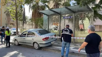 Şanlıurfa’da otomobil durağa daldı