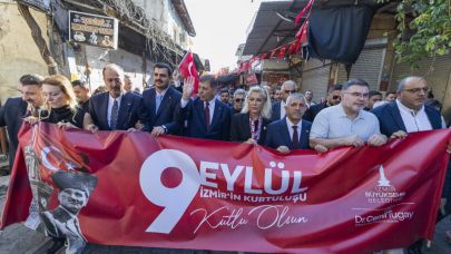 İzmir’de Geleneksel Zafer Yürüyüşü