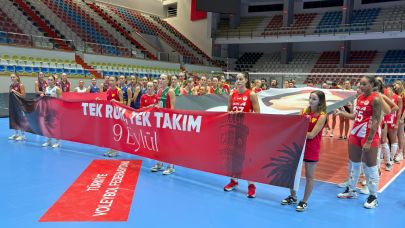 İzmir'in kadın voleybol takımları, 9 Eylül’de birlik mesajı verdi