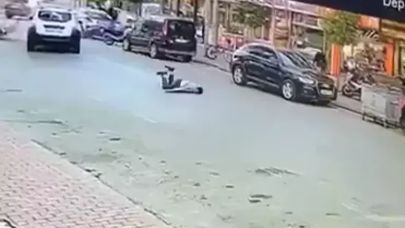 Kazada motosikletin sürücüsü metrelerce yükseğe savruldu