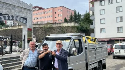 Kamyonetini 1 ton fındık karşılığında sattı