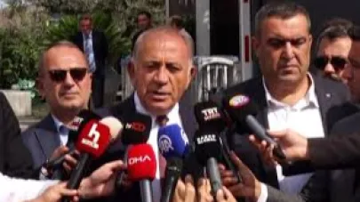 Gürsel Tekin CHP’nin Sarıyer’deki binasına geldi: "Biz Aziz İhsanlara yenilmeyeceğiz"